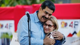 Nicólas Maduro a jeho manželka Cilia Floresová