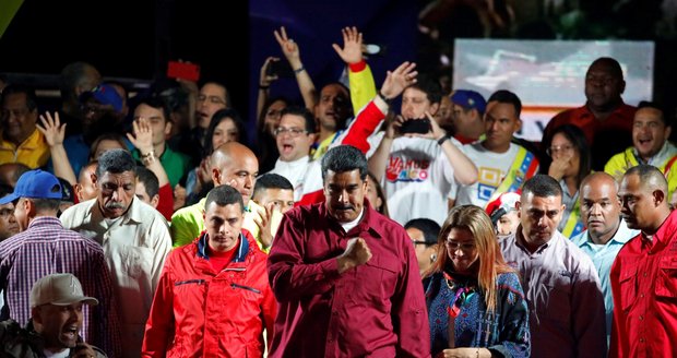 Kupoval si hlasy, tvrdí opozice. „Podcenili mě,“ brání se vítěz voleb ve Venezuele Maduro