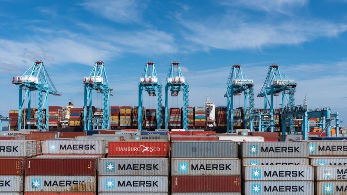 Dánský kontejnerový přepravce Maersk není jedinou velkou firmou z odvětví, která se pustila do nákupů.