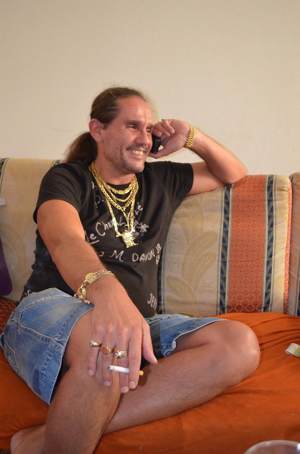 2013 - Před rokem byl Bartyzal ověšen zlatými řetězy, náramky a prsteny.