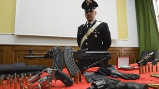 Italská policie rozbila mafiánský gang. Vydělával na mrtvolách