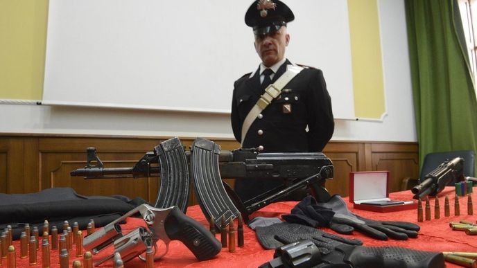 Základní pracovní nástroje italských mafiánů. (ilustrační foto)