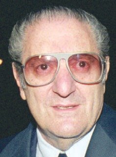 Paul Castellano (†1985) – šéf rodiny Gambinů, zastřelen před restaurací na Manhattanu.