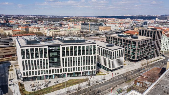 Kancelářský komplex Churchill Square v Praze na pomezí Žižkova, Vinohrad a hlavního nádraží Kancelářský komplex Churchill Square v Praze na pomezí Žižkova, Vinohrad a hlavního nádraží