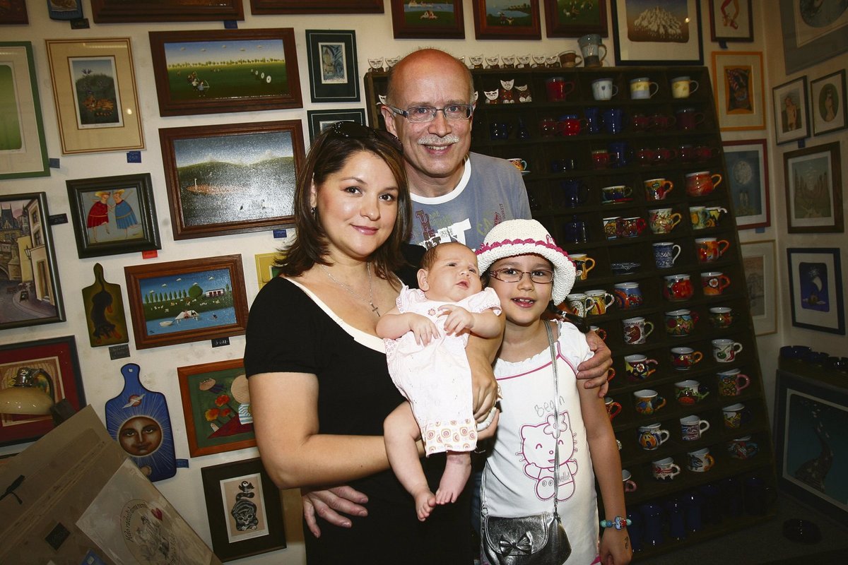 Zpěvačka Magda Malá se svými dvěma dcerami a přítelem Vladimírem