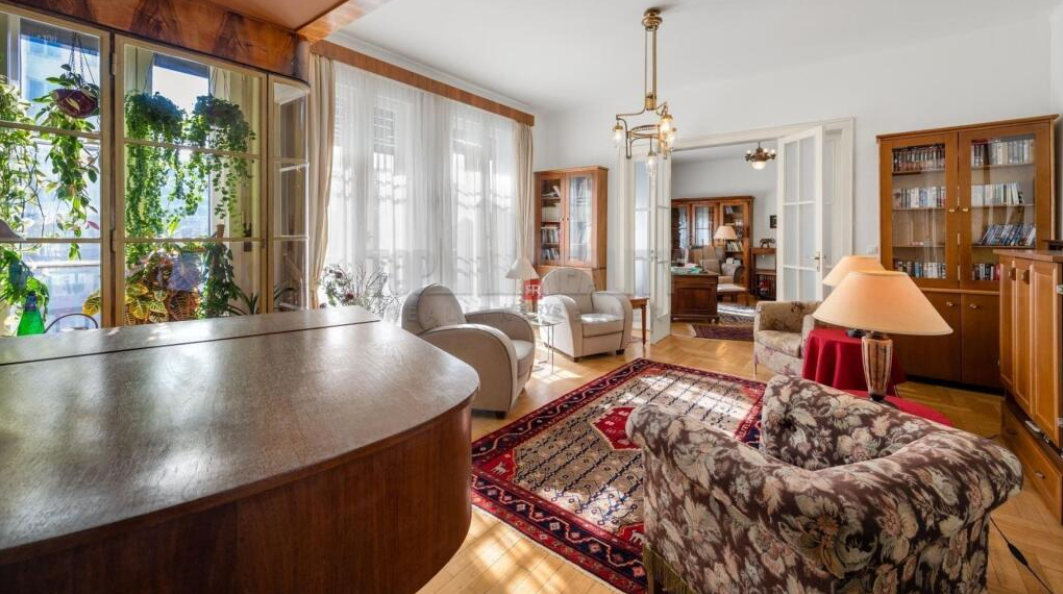 Vdova Magda Vášáryová se rozhodla prodat luxusní byt, ve kterém žili s Lasicou.