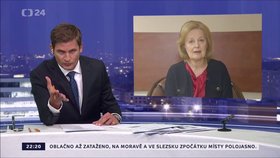 Moderátor Lukáš Dolanský a Magda Vášáryová při emotivním vystoupení o uprchlících v České televizi