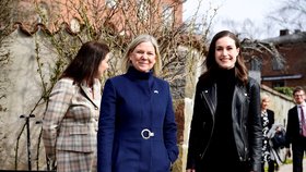 Premiérky Švédska a Finska, Magdalena Anderssonová a Sanna Marinová, probíraly vstup do NATO (13. 4. 2022).