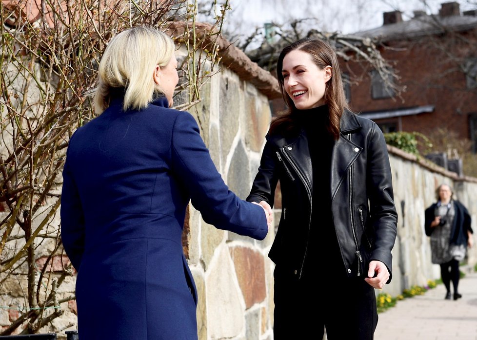 Premiérky Švédska a Finska, Magdalena Anderssonová a Sanna Marinová, probíraly vstup do NATO (13. 4. 2022).