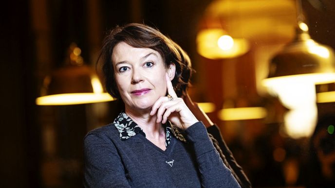 Magdaléna Platzová, autorka Fází jedné ženy, pózuje v Café Louvre Magdaléna Platzová, autorka Fází jedné ženy, pózuje v Café Louvre