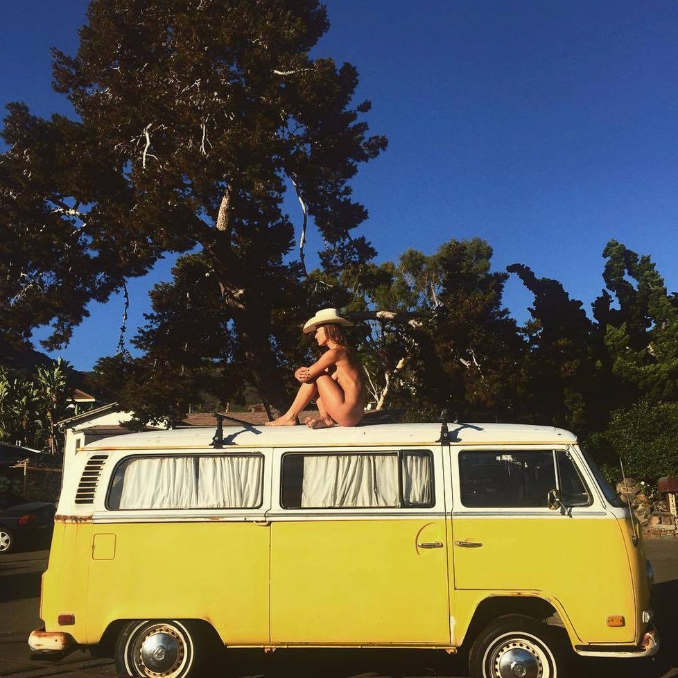 Magdalena Wosinska připomíná období hippies na svém Instagramu.
