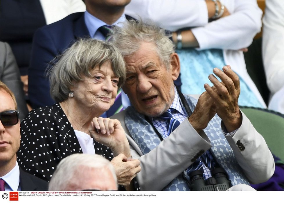 Slavní čarodějové, pardon herci, se sešli na jednom ze zápasů tenisového Wimbledonu.