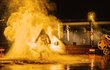 Tisíce světel, milion voltů a dvě desítky plamenometů či účinkujících, to je unikátní show Magická fontána. Tisíce světel, milion voltů a dvě desítky plamenometů či účinkujících, to je unikátní show Magická fontána.