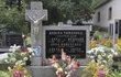 Na hrob zesnulé Aničky jezdí návštěvníci až ze Slovenska.