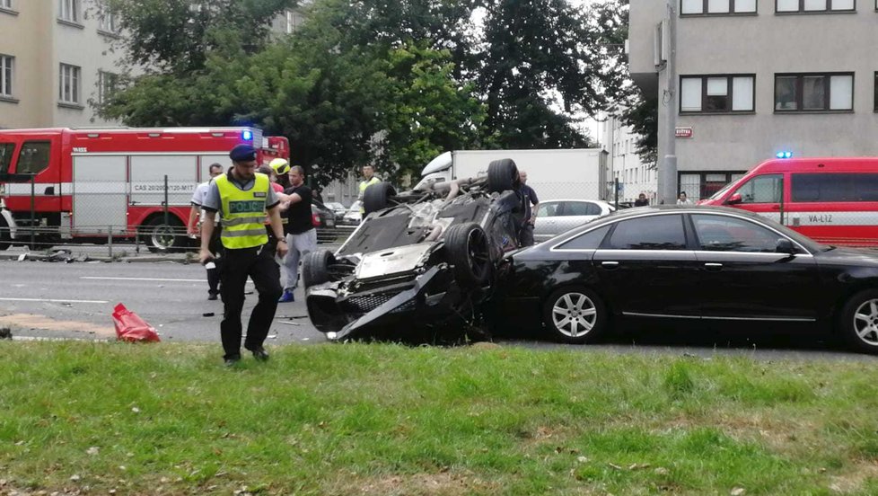 Dopravní nehoda na pražské magistrále.