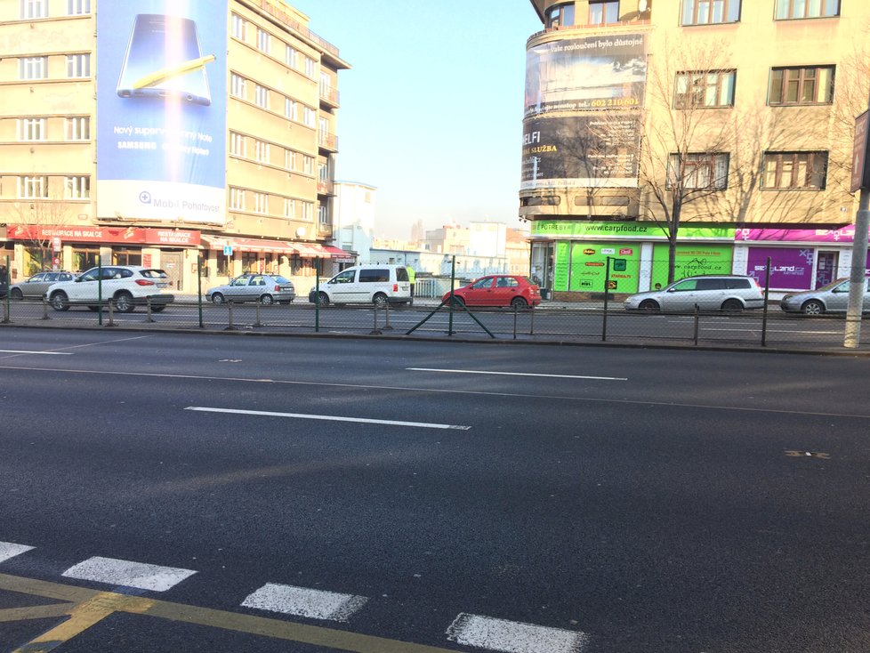 Severojižní magistrálu na území Prahy 4 rozděluje plot, radnice to kritizuje.