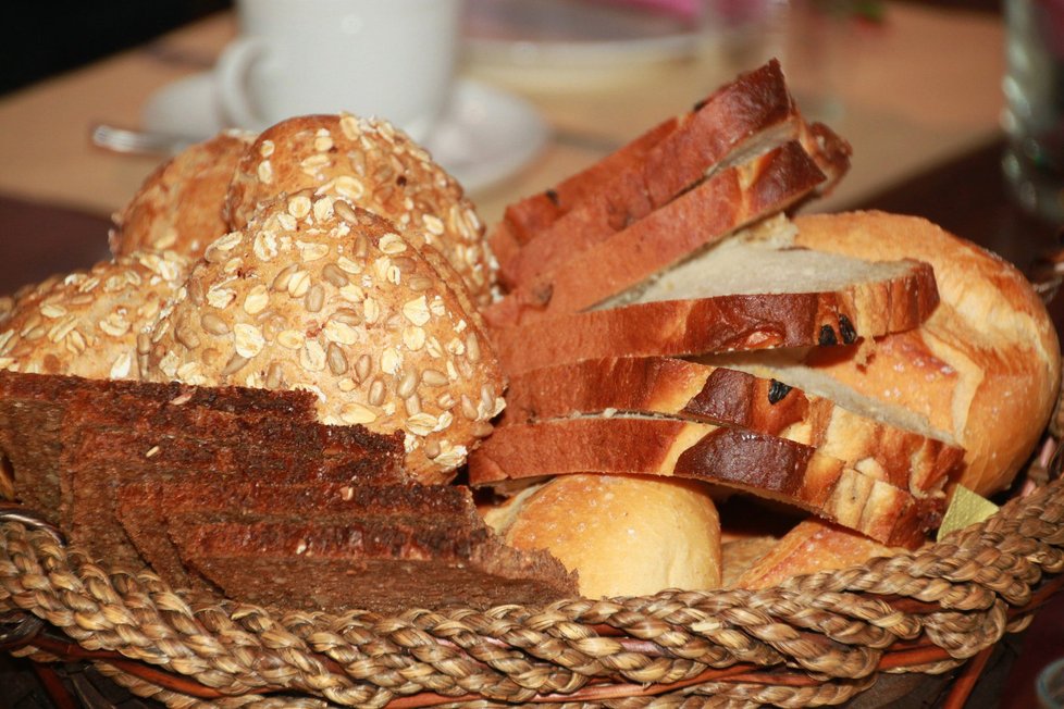 V kavárně nechybí ani nabídka osmi druhů vlastnoručně pečeného chleba. (Ilustrační foto)
