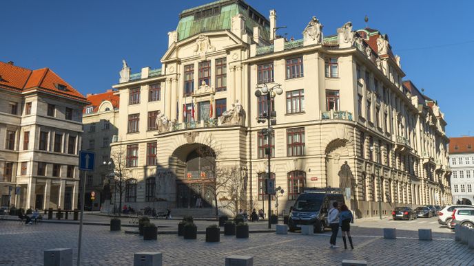 Magistrát hlavního města zadává tisíce zakázek ročně