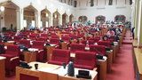 Žádná přednost pro poslance a senátory při zasedání: Pražští radní chtějí sjednotit práva zastupitelů