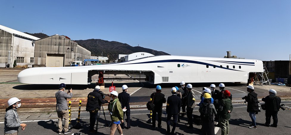 Japonský Maglev drží rychlostní rekord i po pěti letech. Řítí se rychlostí až 603 kilometrů v hodině.