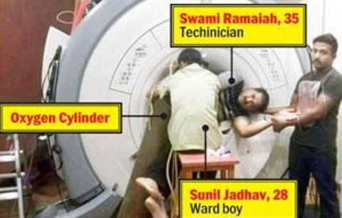 Technici zapnuli magnetickou rezonanci: Čtyři hodiny k ní byli přišpendlení kyslíkovou bombou!
