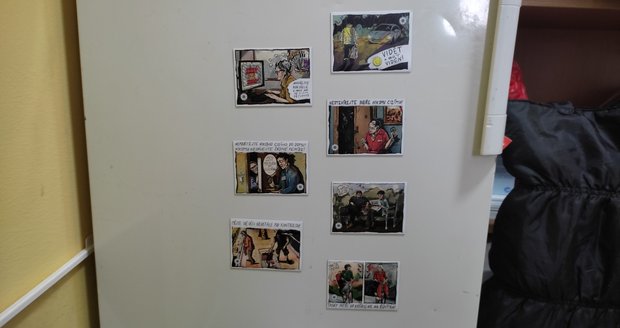 Jihomoravská policie vydala sedm magnetek s nejrůznějšími výstrahami pro seniory. Snadno se uchytí např. na lednici.
