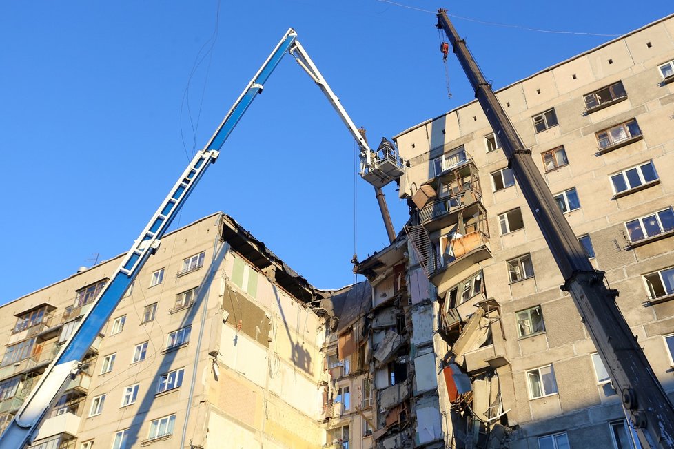 Desetipatrový dům roztrhala v ruském Magnitogorsku mohutná exploze. V Čeljabinské oblasti, kde se Magnitogorsk nachází, vyhlásily úřady na středu 2. ledna smutek.