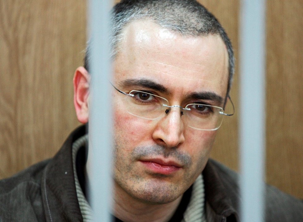 Michail Chodorkovskij za mřížemi.