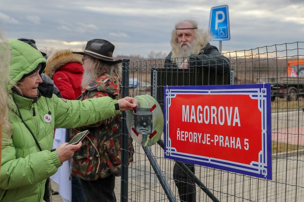 Replika uliční cedule s názvem Magorova