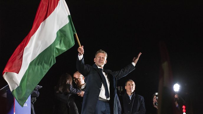 Maďarský parlament v pondělí zbavil poslanecké imunity premiéra Pétera Magyara a dva zákonodárce, bývalé ministry z někdejší vlády Viktora Orbána, kvůli odlišným kauzám. Maďarský parlament v pondělí zbavil poslanecké imunity premiéra Pétera Magyara a dva zákonodárce, bývalé ministry z někdejší vlády Viktora Orbána, kvůli odlišným kauzám.