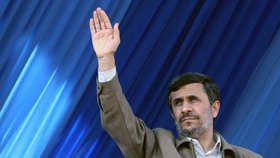 Íránský prezident Mahmúd Ahmadínežád o atomovou bombu velmi usiluje