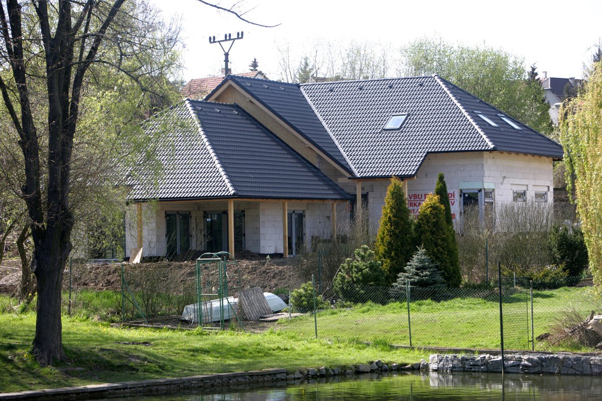 Dům v Buštěhradě, kam se Bočanová v srpnu s dcerou nastěhuje.