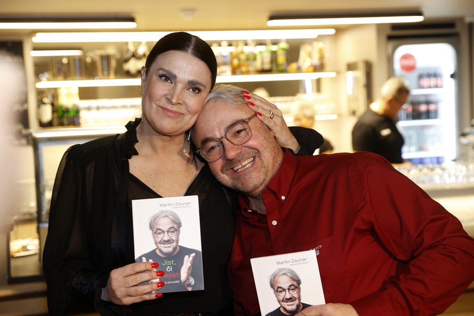 O své cestě k lepšímu a zdravějšímu stravování vydal nedávno knihu, pokřtila ji herečka Mahulena Bočanová