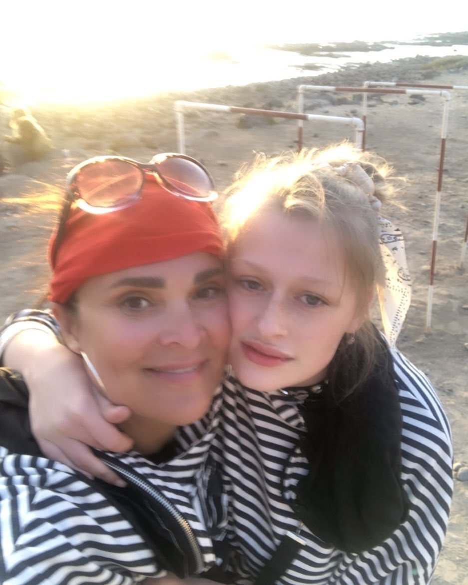 Mahulena Bočanová s dcerkou na Kanárech