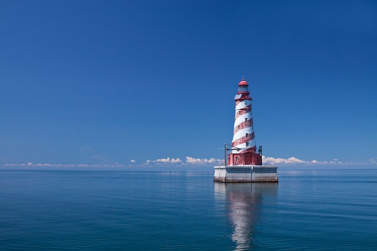 Maják White Shoal Light po- skytuje orientaci lodím na severo- americkém jezeře Michigan