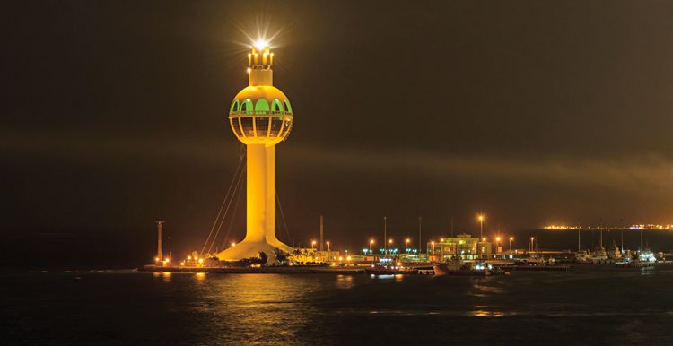 Jeddah Port Control Tower je moderní maják v Džiddě v Saúdské Arábii. S výškou přibližně 113 metrů je zřejmě nejvyšším na světě