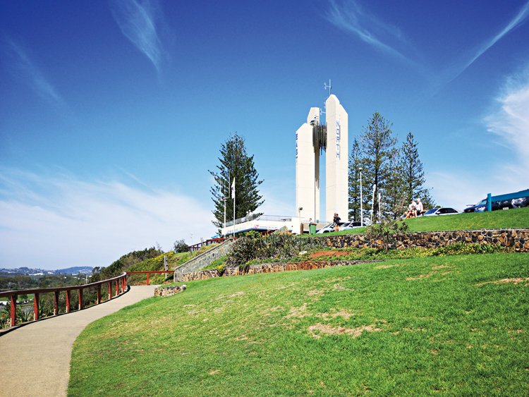 Moderní maják Tweed Heads v Austrálii je zároveň památníkem na mořeplavce kapitána Jamese Cooka