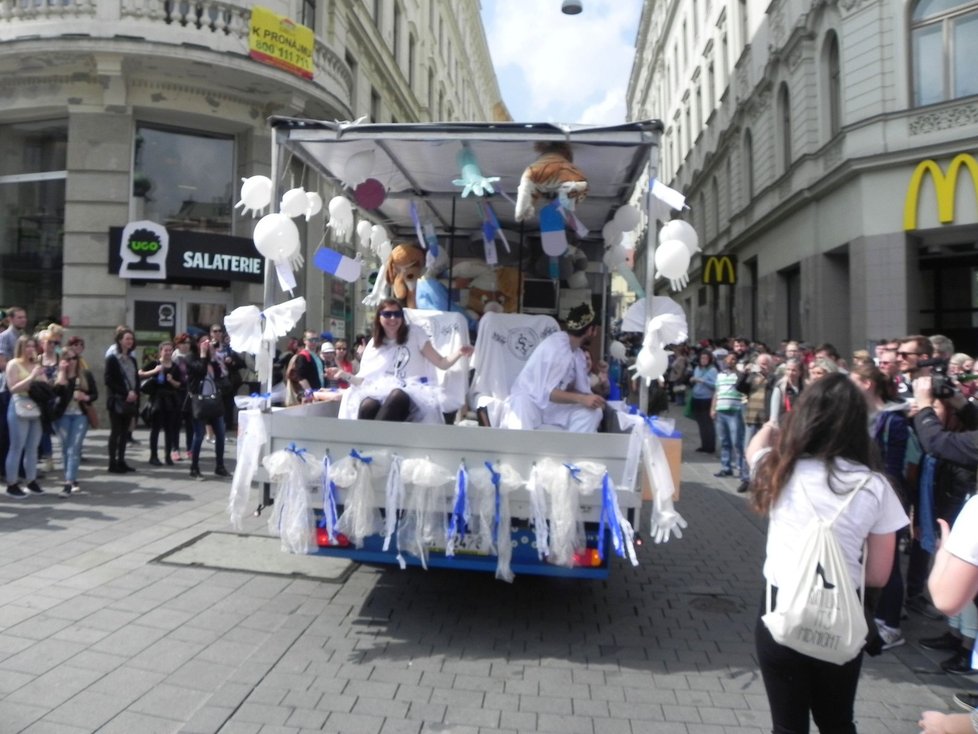 Brno je opět na nohou, takto studenti slavili v roce 2017 svůj majáles!