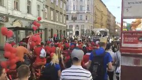 Pražský majáles počtrnácté: Studenti v centru pokáceli májku a vyrazili do Letňan