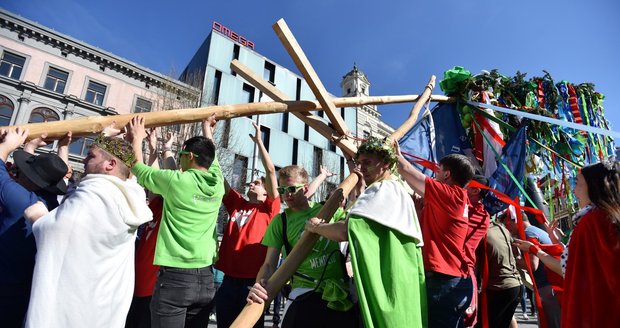 Po dvou letech se do pražských ulic vrátil studentský Majáles.