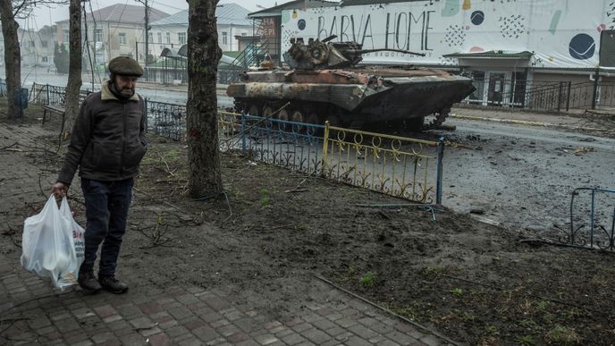 Nesmírné škody způsobili Rusové i ve městě Makariv v Kyjevské oblasti (2.4.2022)