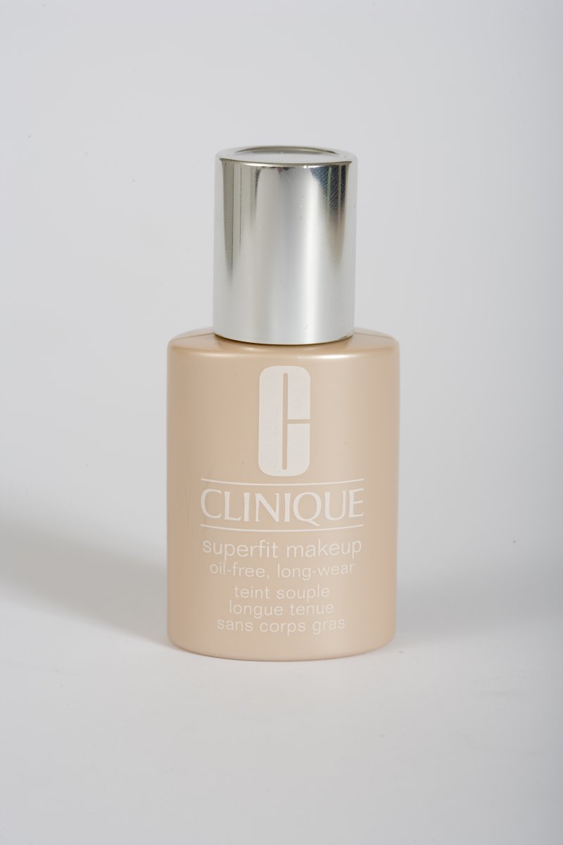 Clinique Superfit make-up, 30 ml, 800 Kč