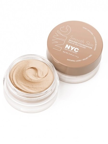 NYC Smooth Skin Mousse pěnový make-up, 82 Kč, koupíte v síti drogerií Rossmann