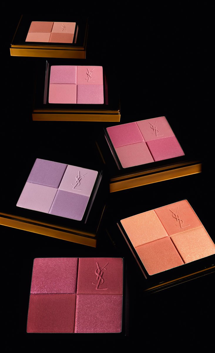 Kombinace polomastné a polosaténové tvářenky Blush Radiance, Yves Saint Laurent, 960 Kč