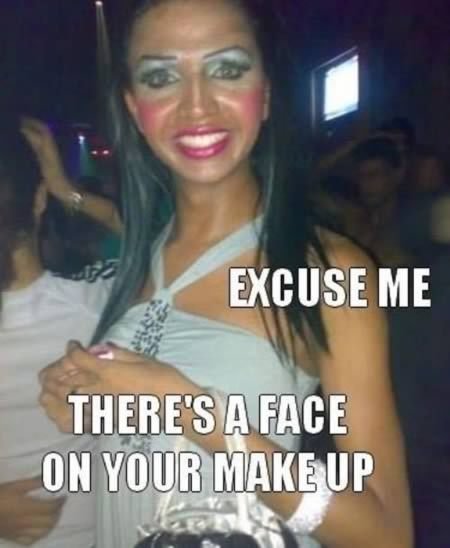 Zdálo by se, že používat make-up není taková věda, ale tyhle ženy jsou důkazem opaku