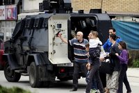 8 mrtvých policistů při zásahu proti teroristům: Ozbrojenci chtěli útočit na úřady v Makedonii