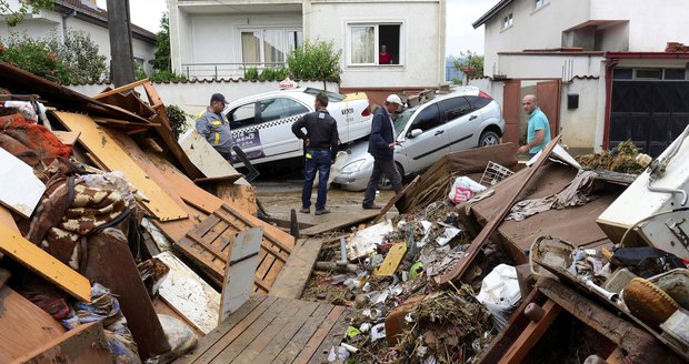 Češi vysílají pomoc. Bouře, lijáky a povodně zpustošily Makedonii