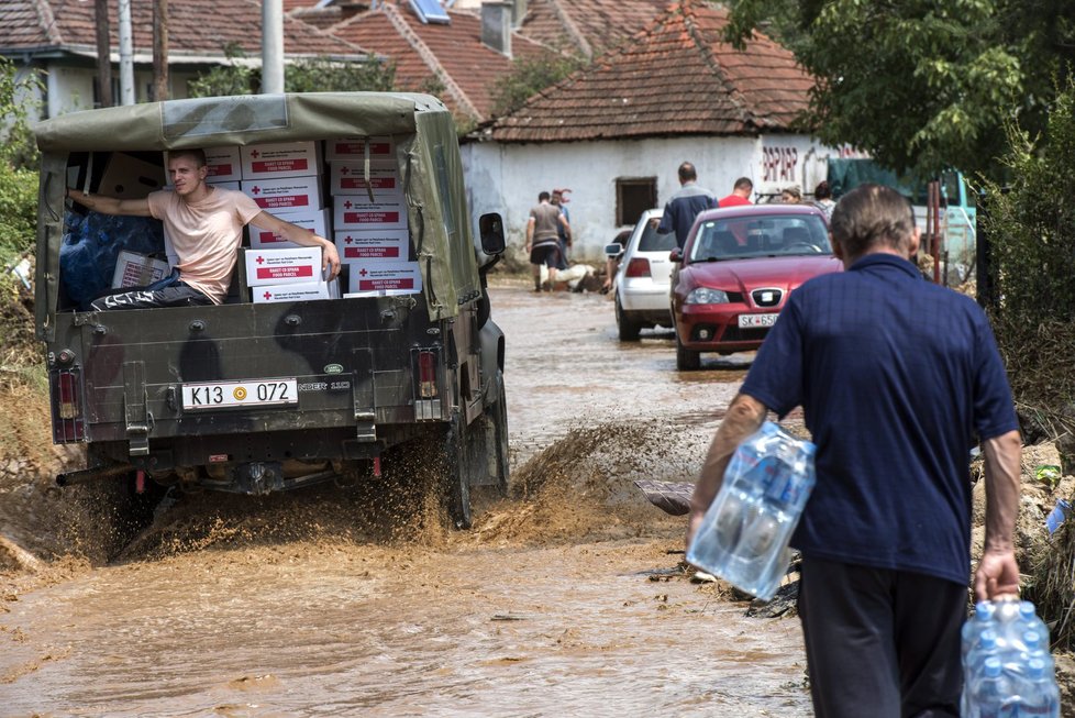 Humanitární pomoc Makedoncům poskytlo i Česko.