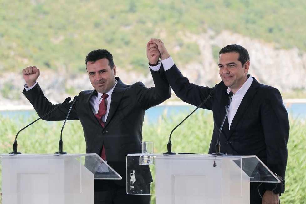 Řekové a Makedonci podepsali dohodu o názvu makedonského státu