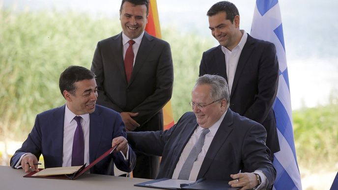 Makedonie podepisuje dohodu s Řeckem o změně svého názvu